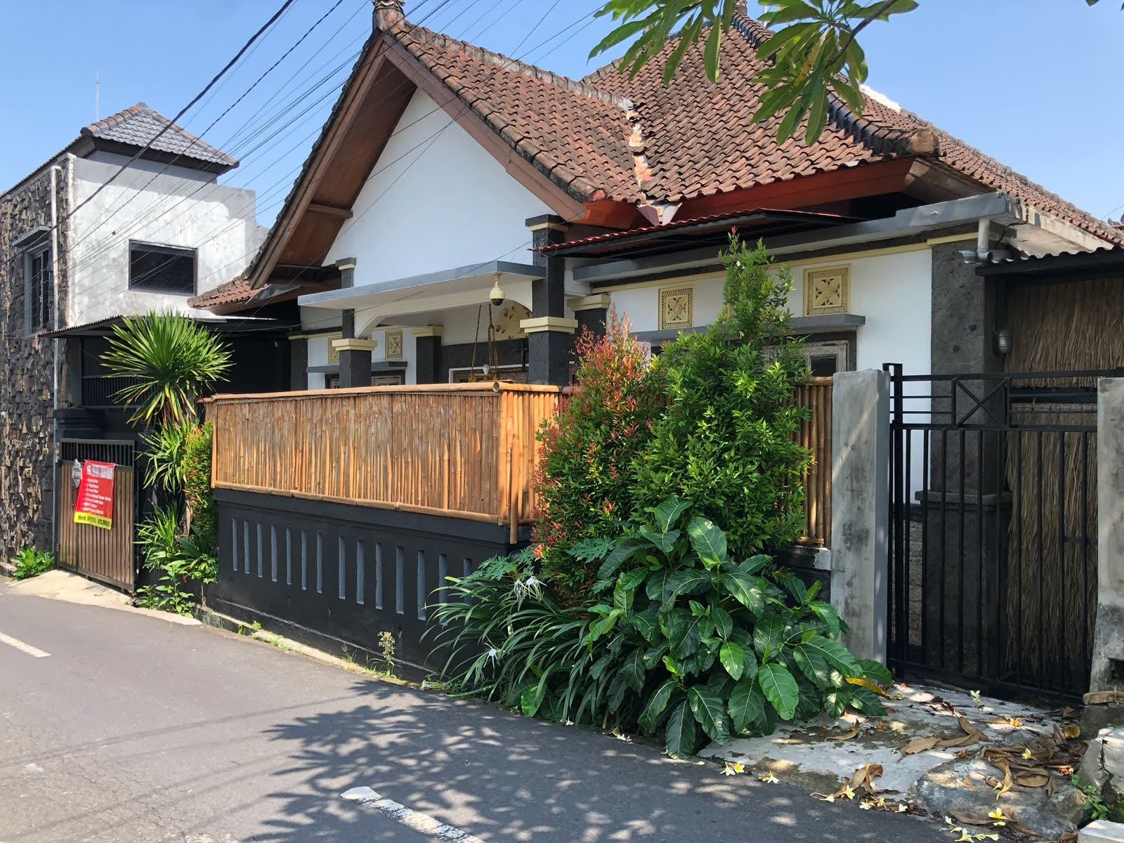 DISEWAKAN CEPAT RUMAH 3 KAMAR LOKASI STRATEGIS BADUNG